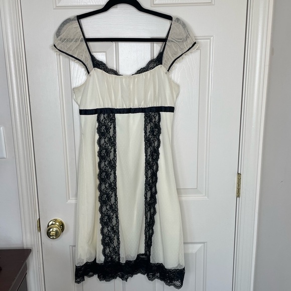 Dresses & Skirts - Vintage empire waist sheer cap sleeve cream & black lace Victorian Y2K dress | L